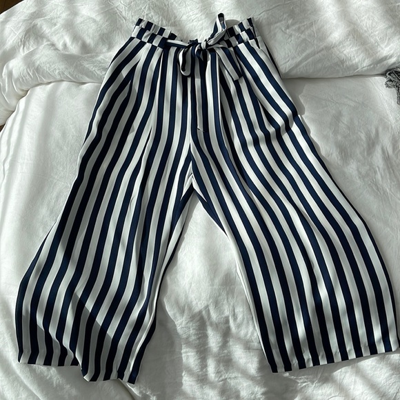 ZARA: Crop Pants - Picture 1 of 3